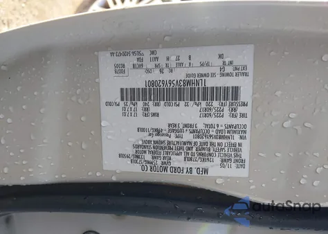 2006 Lincoln Town Car Designer Series z USA, uszkodzony, nr VIN 1LNHM83V56Y620801